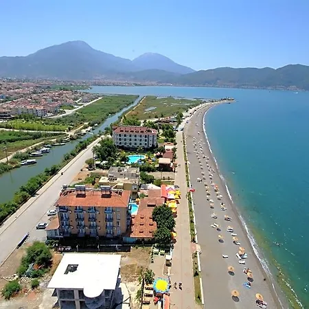 酒店 Mutlu 3*
